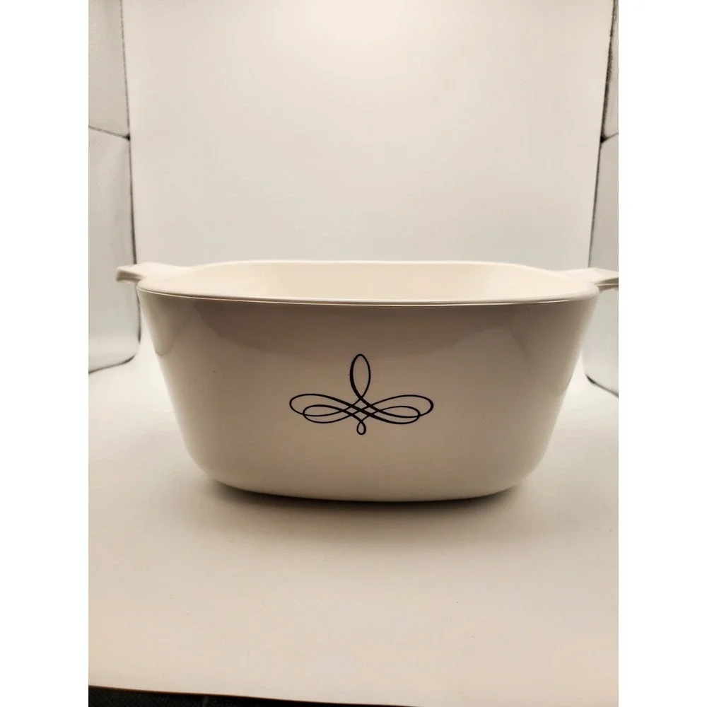 Vintage Corning Ware Trefoil 2.5 Qt Casserole Dish w/ Pyrex Lid